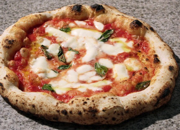 ¿Quieres comer una verdadera pizza napolitana? ¡La Loggia es para ti!