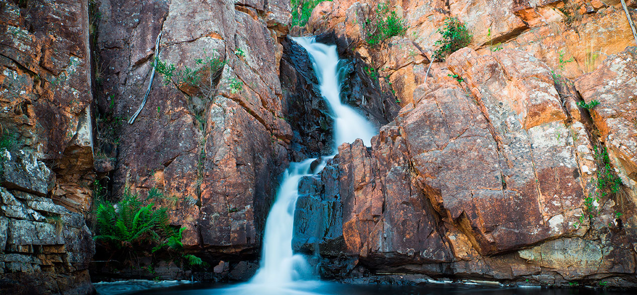 Parte superior de la cascada MacKenzie Falls en el Parque Nacional Grampians, Victoria, Australia